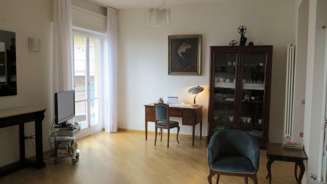 Spacious Panoramic - Half Way Center-vomero District Appartement Naples