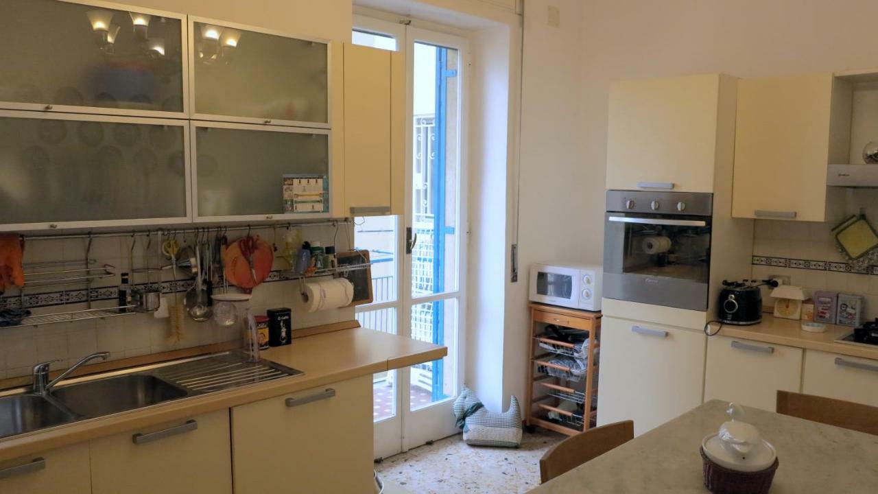 Spacious Panoramic - Half Way Center-vomero District Appartement Naples